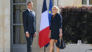 Ultraderechista Le Pen pide recurrir a refer&eacute;ndums para salir del bloqueo pol&iacute;tico en Francia