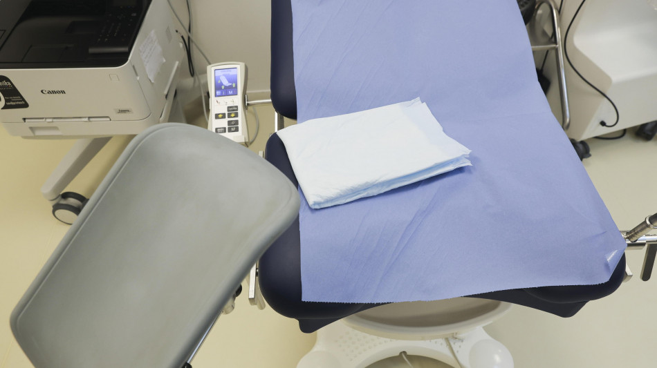 'Abusi seriali su ragazze', arrestato un falso ginecologo