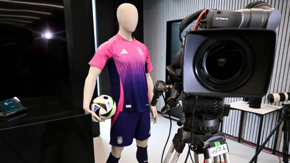 adidas von Ausr&uuml;ster-Wechsel &uuml;berrascht