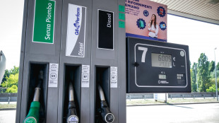 Nuovi rialzi per i carburanti, su strade la verde a 2,015 euro a litro, gasolio 2,136