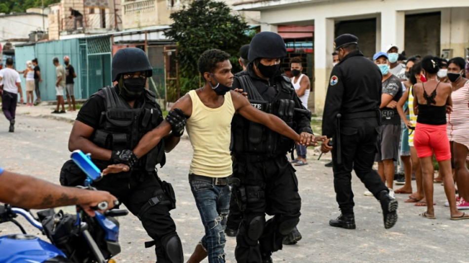 Treze manifestantes cubanos condenados a at&eacute; 15 anos de pris&atilde;o