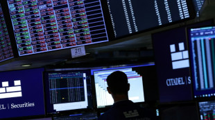 Wall Street ouvre en baisse, sous pression face aux incertitudes économiques