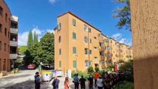 Esplosione in una palazzina a Perugia, sono due i feriti, sarebbero gravi