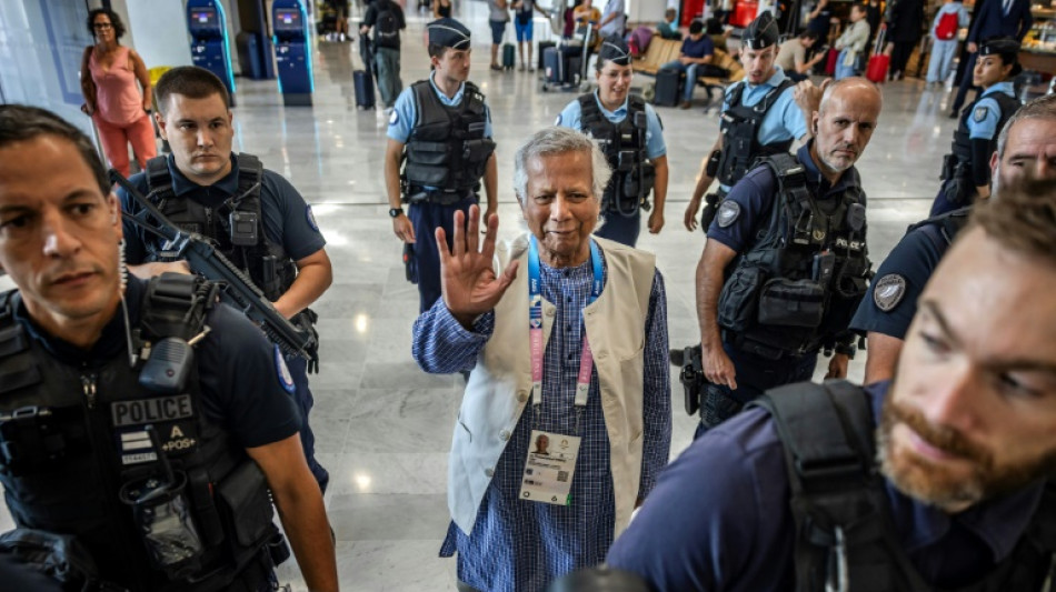 Premio nobel Yunus regresa a Banglad&eacute;s para encabezar el gobierno interino