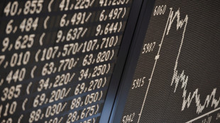 Borsa: Europa chiude in calo, tengono banche e sanit&agrave;