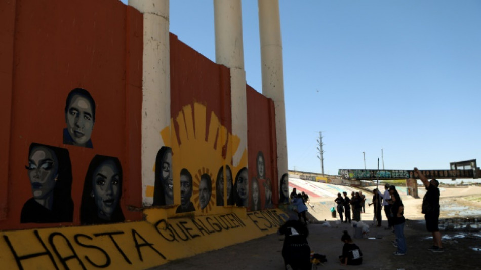 Un proyecto art&iacute;stico plasma los rostros de migrantes deportados en la frontera con EEUU