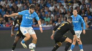 Kvaratskhelia double at Verona puts Napoli back on title track