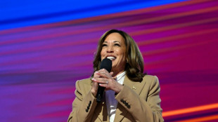 Biden recibe ovaci&oacute;n en la convenci&oacute;n dem&oacute;crata antes de pasar la batuta a Harris