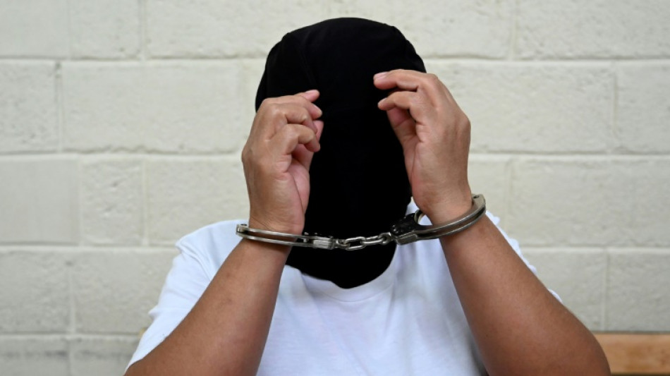 Detentas contam horror vivido há um ano em massacre de penitenciária em Honduras