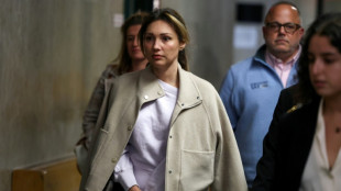 Ex-atriz faz depoimento emotivo em novo julgamento por estupro contra Weinstein