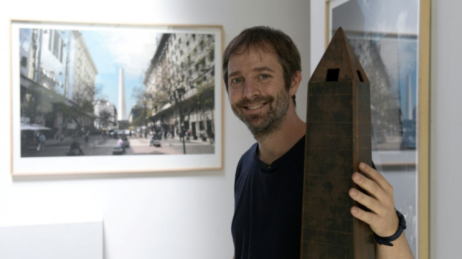 El argentino Leandro Erlich muestra sus ilusiones &oacute;pticas en Par&iacute;s
