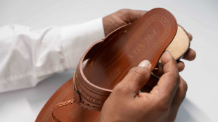 Prada, collezione di sandali indiani con un programma di formazione agli artigiani