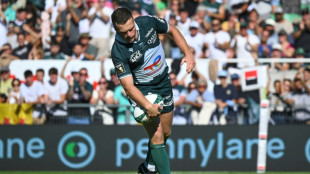 Simmonds guides Pau to Top 14 summit with Bayonne win