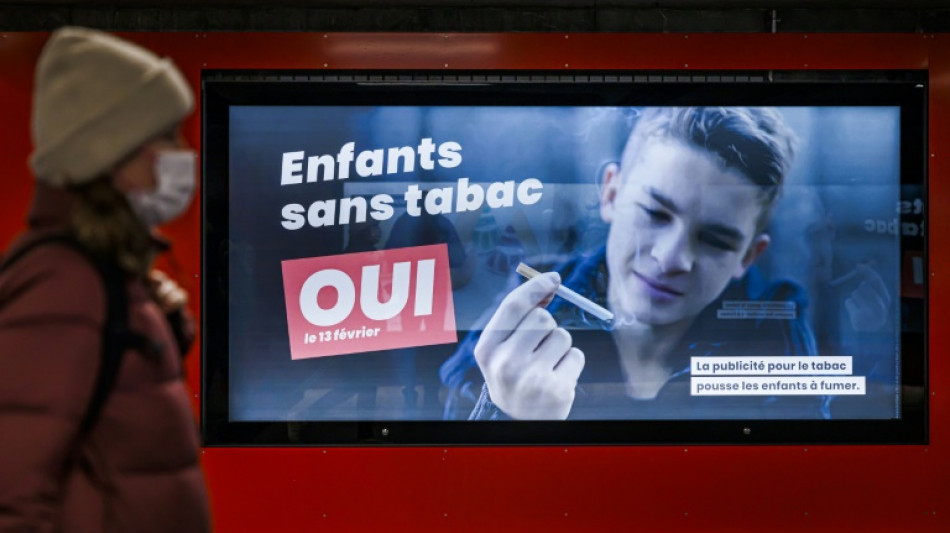 Los suizos votan sobre la prohibici&oacute;n de la publicidad del tabaco y los experimentos con animales