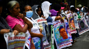Diez a&ntilde;os despu&eacute;s, familiares de los 43 estudiantes mexicanos desaparecidos exigen justicia