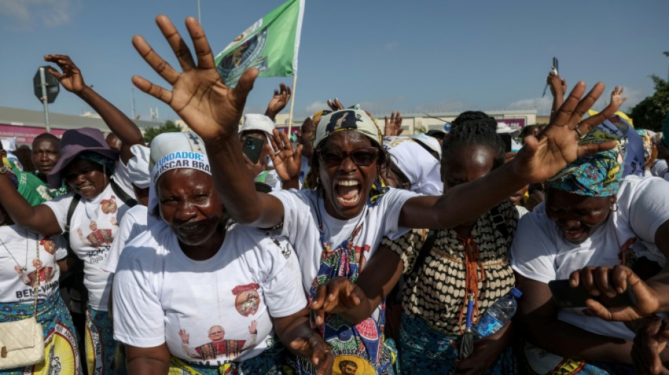 En Angola, une mar&eacute;e humaine en qu&ecirc;te d'"espoir" pour la messe g&eacute;ante de L&eacute;on XIV