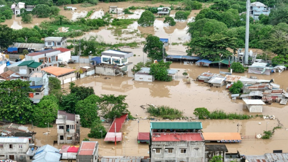 Les Philippines évaluent les dégâts après le super-typhon Fung-wong