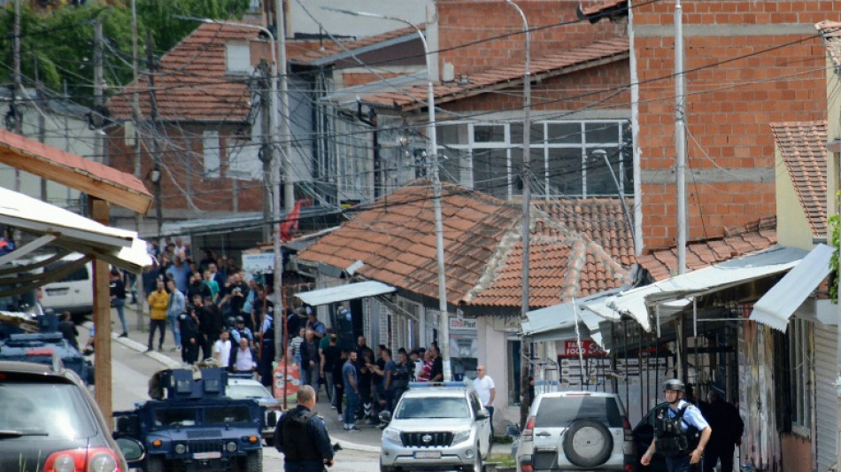 S&eacute;rvia prende tr&ecirc;s policiais do Kosovo em meio a aumento da tens&atilde;o regional