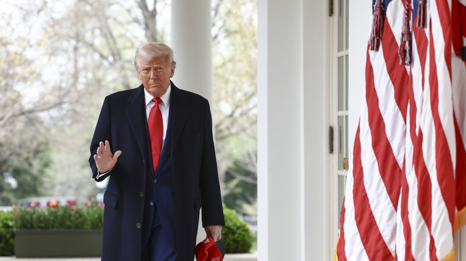 Trump, alla Gran Bretagna dazi del 10%
