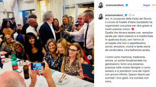 La premier a sorpresa alla festa dei Nonni di FdI alla Garbatella a Roma