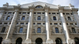 Borsa: l'Europa tiene con titoli Stato Usa calmi, spread a 100