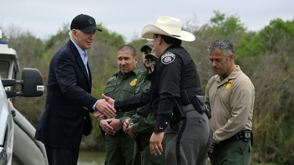 Biden ordena bloquear a solicitantes de asilo en frontera con M&eacute;xico