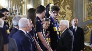 A Mattarella medaglie, pallone e maglie autografate Italvolley