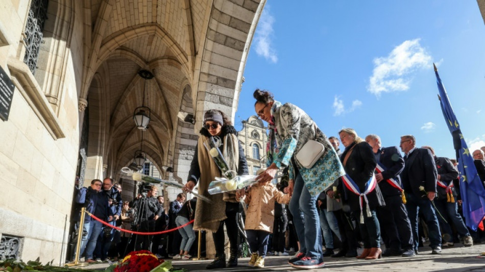 Hommage &agrave; la cath&eacute;drale d'Arras pour les fun&eacute;railles de Dominique Bernard, sous haute surveillance