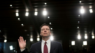 Trump chama ex-diretor do FBI James Comey de 'policial corrupto'