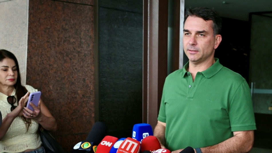 El hijo de Bolsonaro dice que podr&iacute;a retirar su precandidatura por un "precio"