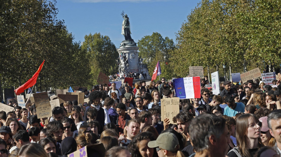 Ministro Interni Francia, 'violenze gravi, eccessivo parlare di repressione polizia'