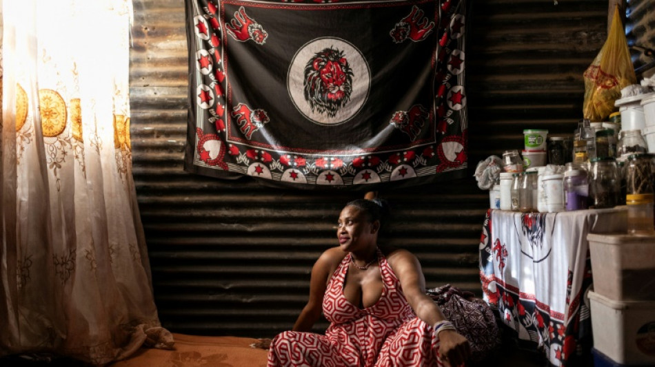 "Je ne veux pas mourir": les séropositifs du Lesotho se tournent vers la médecine traditionnelle