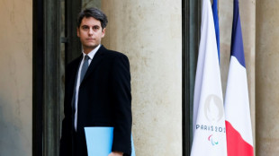 Gabriel Attal se frotte aux Fran&ccedil;ais dans le Rh&ocirc;ne