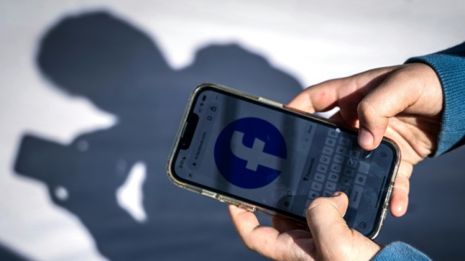 Les adolescents partag&eacute;s dans le monde face &agrave; l'interdiction des r&eacute;seaux sociaux aux jeunes Australiens