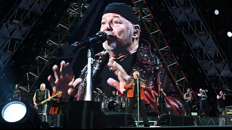 Vasco Rossi, "ascoltate meno il frastuono di tg e social e aprite qualche libro"