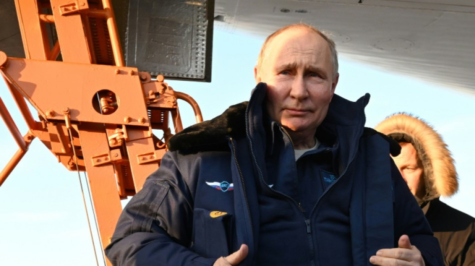 Putin macht Probeflug an Bord eines atomwaffenf&auml;higen &Uuml;berschallbombers 