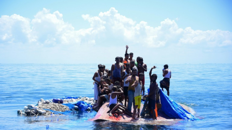 Hallan cuerpos de 11 rohiny&aacute;s tras el naufragio de un barco en Indonesia