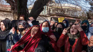 Une vingtaine d'Afghanes manifestent contre la fermeture des universités aux femmes
