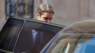 El gobierno franc&eacute;s entra en interinidad mientras siguen las maniobras por definir la pr&oacute;xima mayor&iacute;a