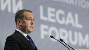 Medvedev, europei ostacolano tentativi di risolvere guerra
