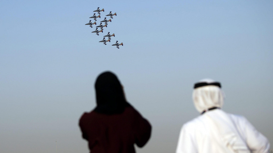 Un caccia indiano si schianta a Dubai durante un air show