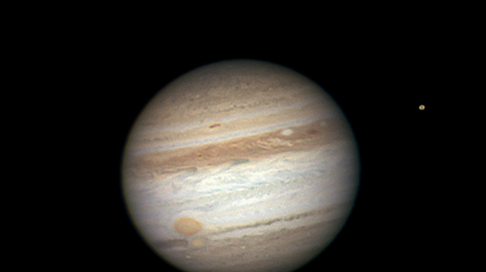 Giove &egrave; pi&ugrave; piccolo e piatto, lo indica la sonda Juno