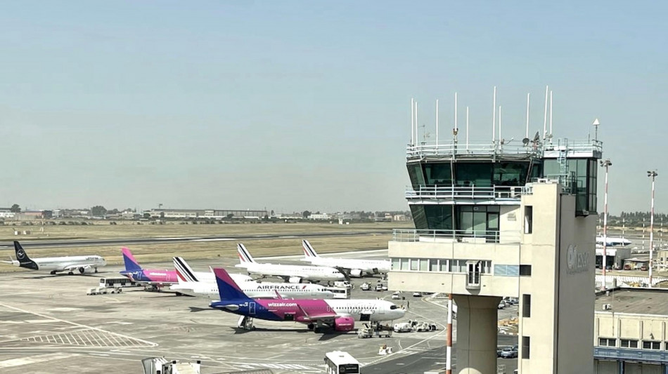 Cenere lavica dell'Etna, sospese le attivit&agrave; di volo a Catania