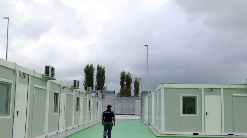 Italia env&iacute;a un primer grupo de migrantes hacia Albania