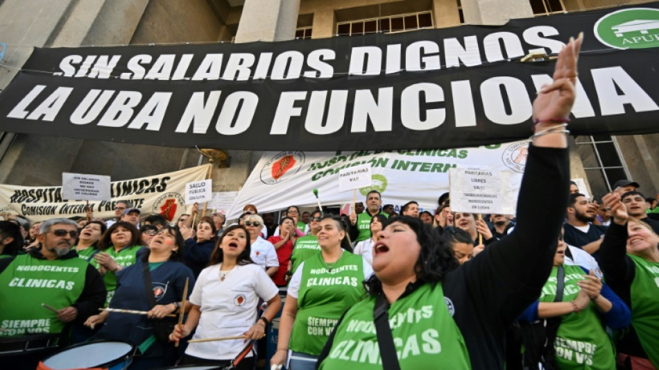 Una marcha universitaria desaf&iacute;a el ajuste de Milei en Argentina