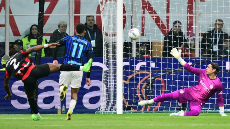 Milan vence Inter e diminui dist&acirc;ncia para rival no Italiano; Roma sai do G4