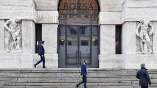 Borsa: Milano riduce il calo, si allenta la tensione sulle banche