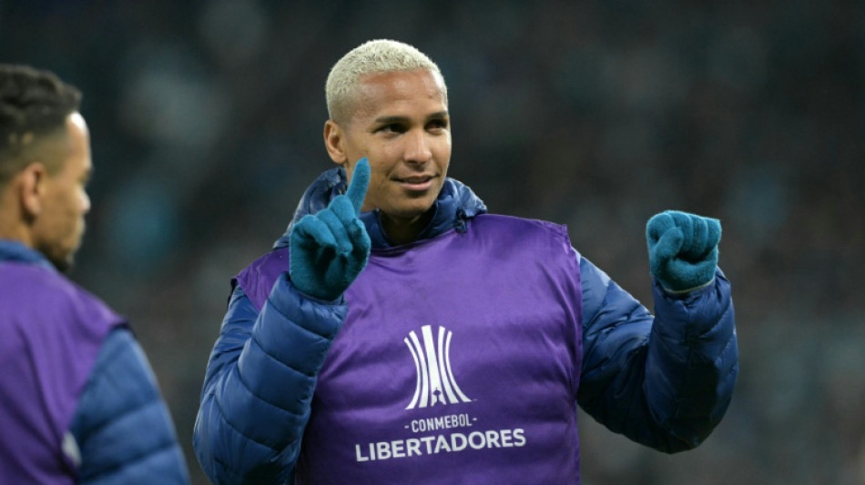 LDU anuncia contrata&ccedil;&atilde;o do atacante Deyverson