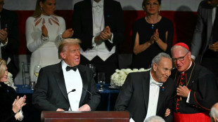 Trump se burla de Harris en una tradicional cena ben&eacute;fica