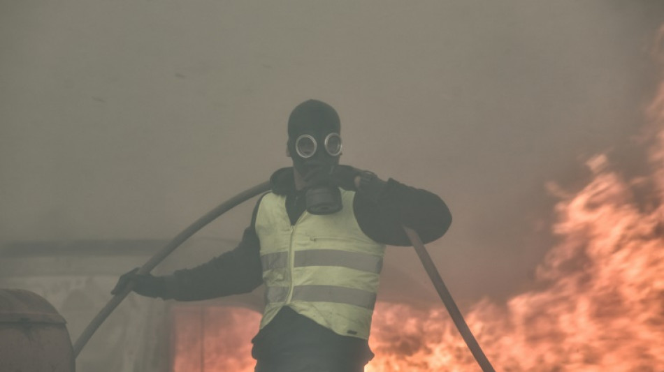 Gr&egrave;ce: les pompiers luttent toujours pour &eacute;teindre des incendies